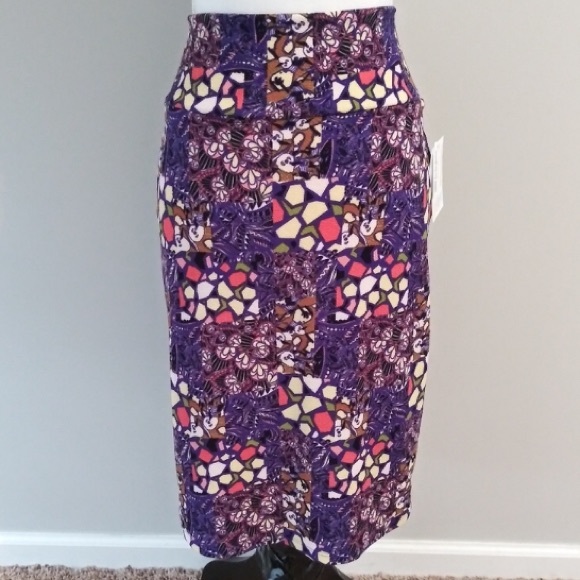 Cute LuLaRoe Cassie Perfect for Summer - Picture 1 of 5